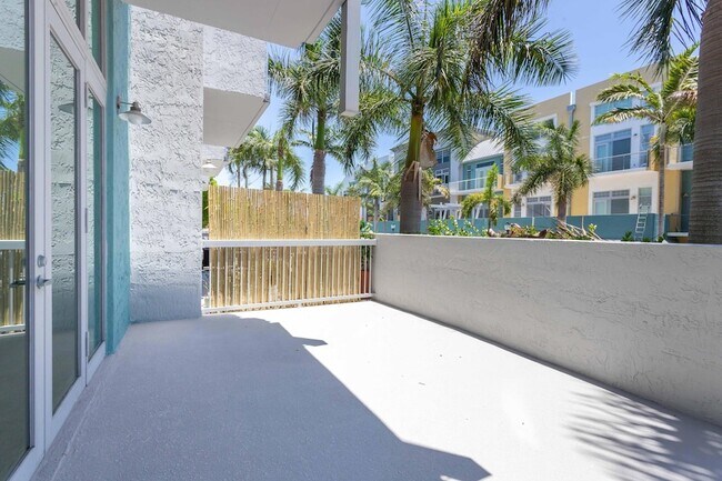 Building Photo - 180 NE 4th Ave