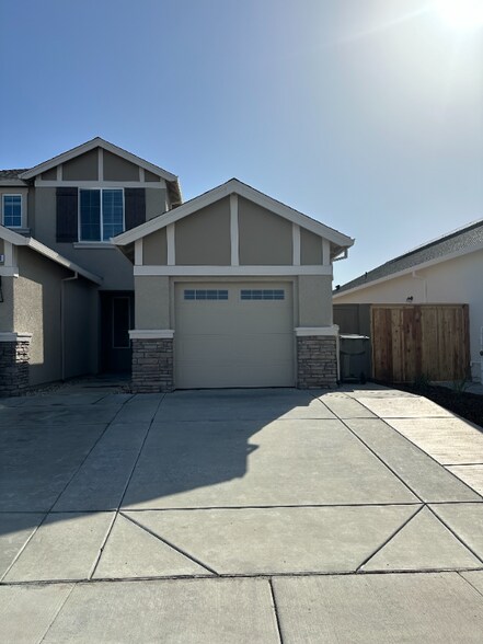 Building Photo - 3040 Vaughn Wy