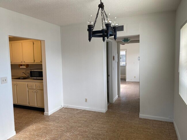 Building Photo - 209 Norwich I