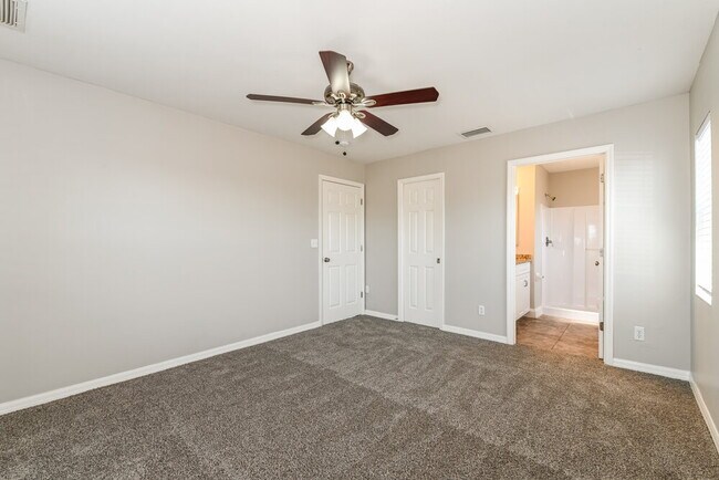 Building Photo - 3400 34th St SW