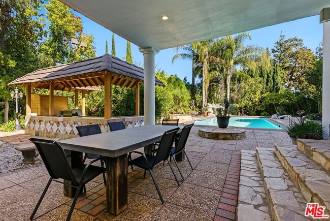 Building Photo - 23135 Dolorosa St