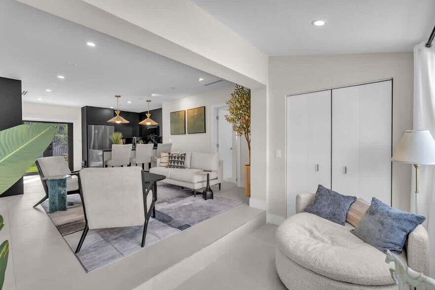 Building Photo - 400 NW 45th St