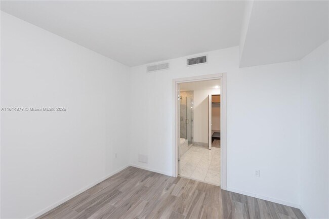Building Photo - 801 S Miami Ave