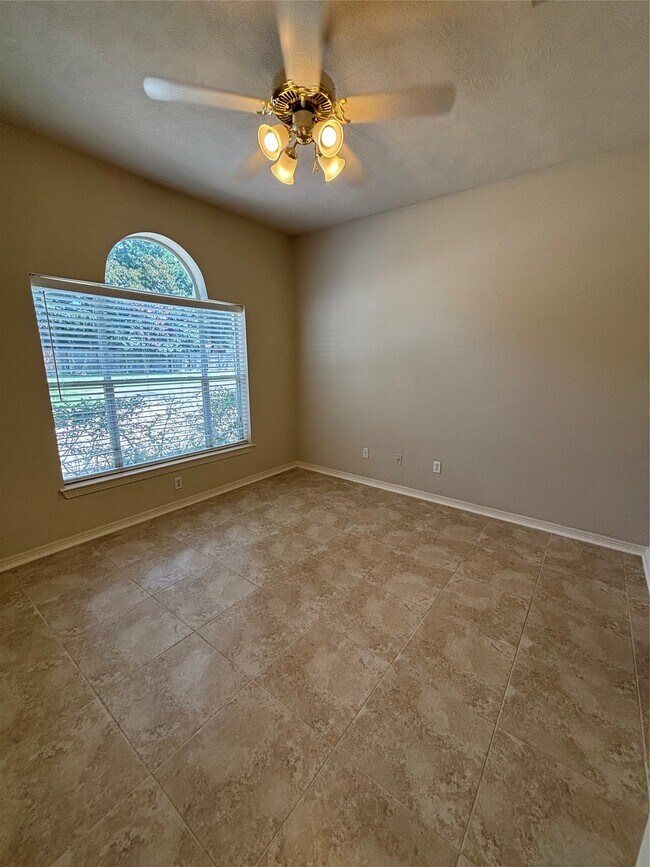 Building Photo - 10735 Norchester Village Dr