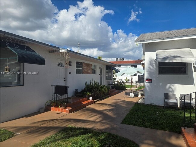 Building Photo - 1825 Lincoln St