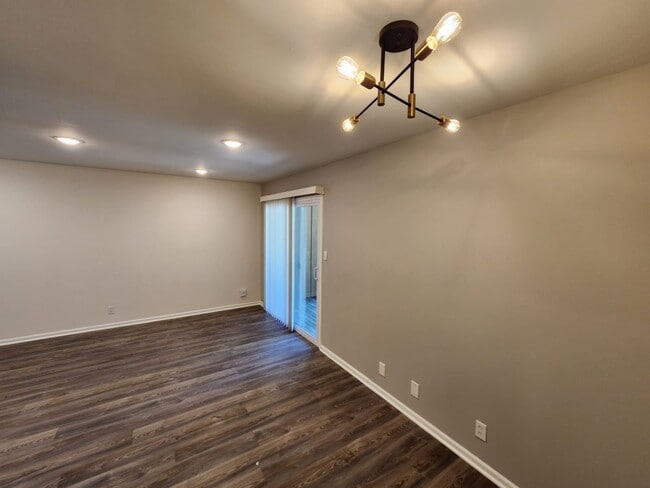 Building Photo - Pinecrest Apartments