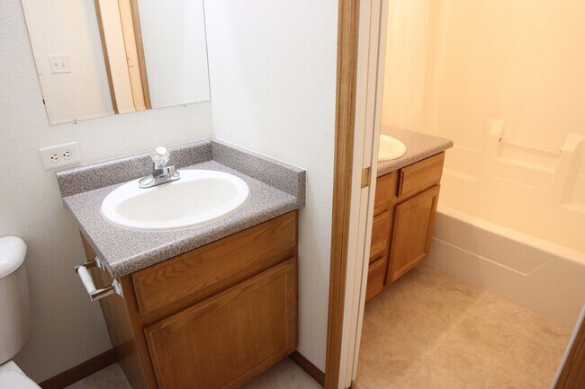 Building Photo - 3380 Saratoga St