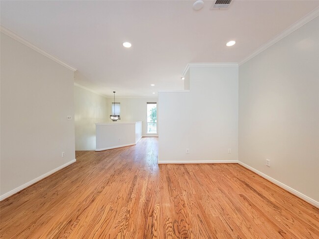 Building Photo - 3010 La Branch St