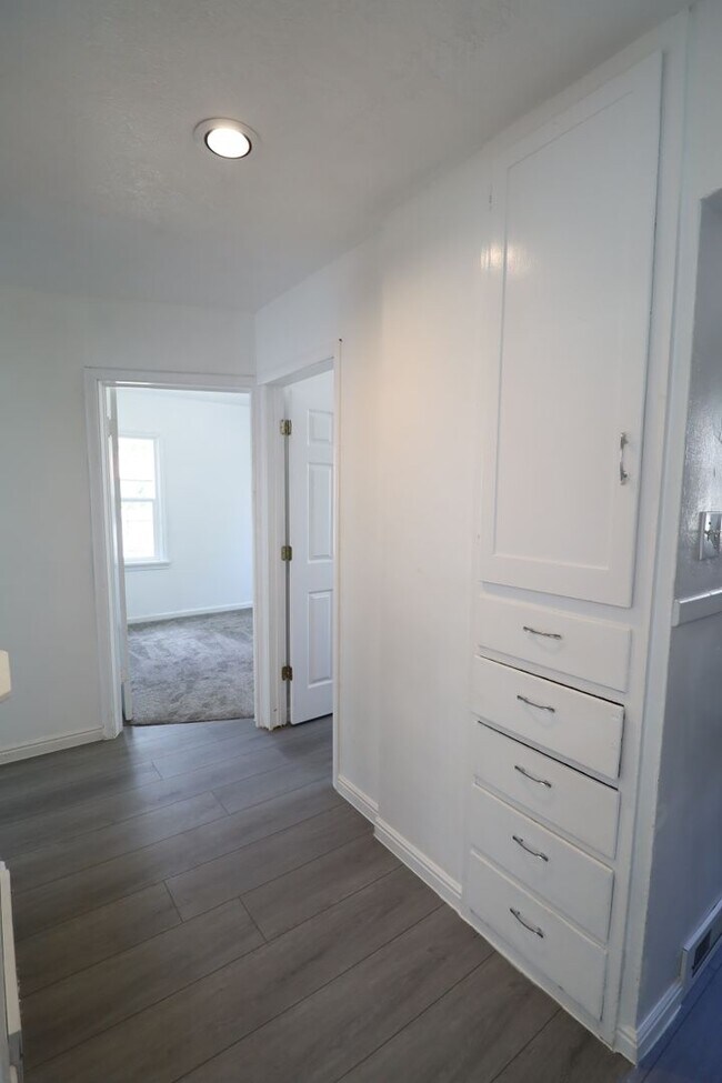 Building Photo - Reduced price