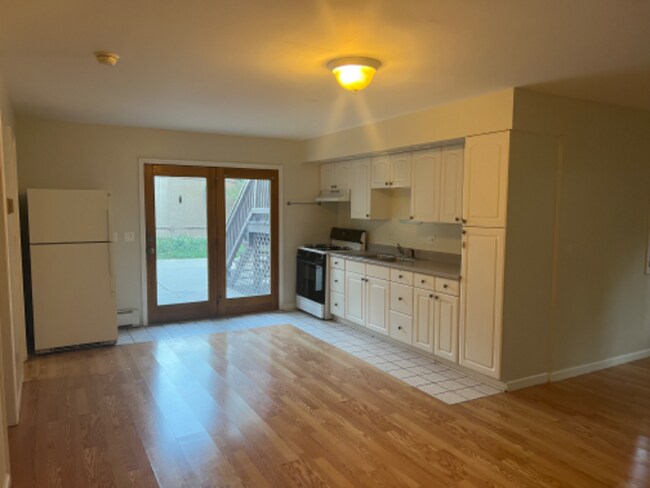 Building Photo - 8147 S Summit Dr