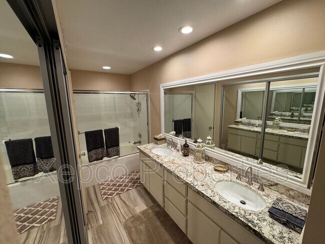 Building Photo - 38297 Crocus Ln