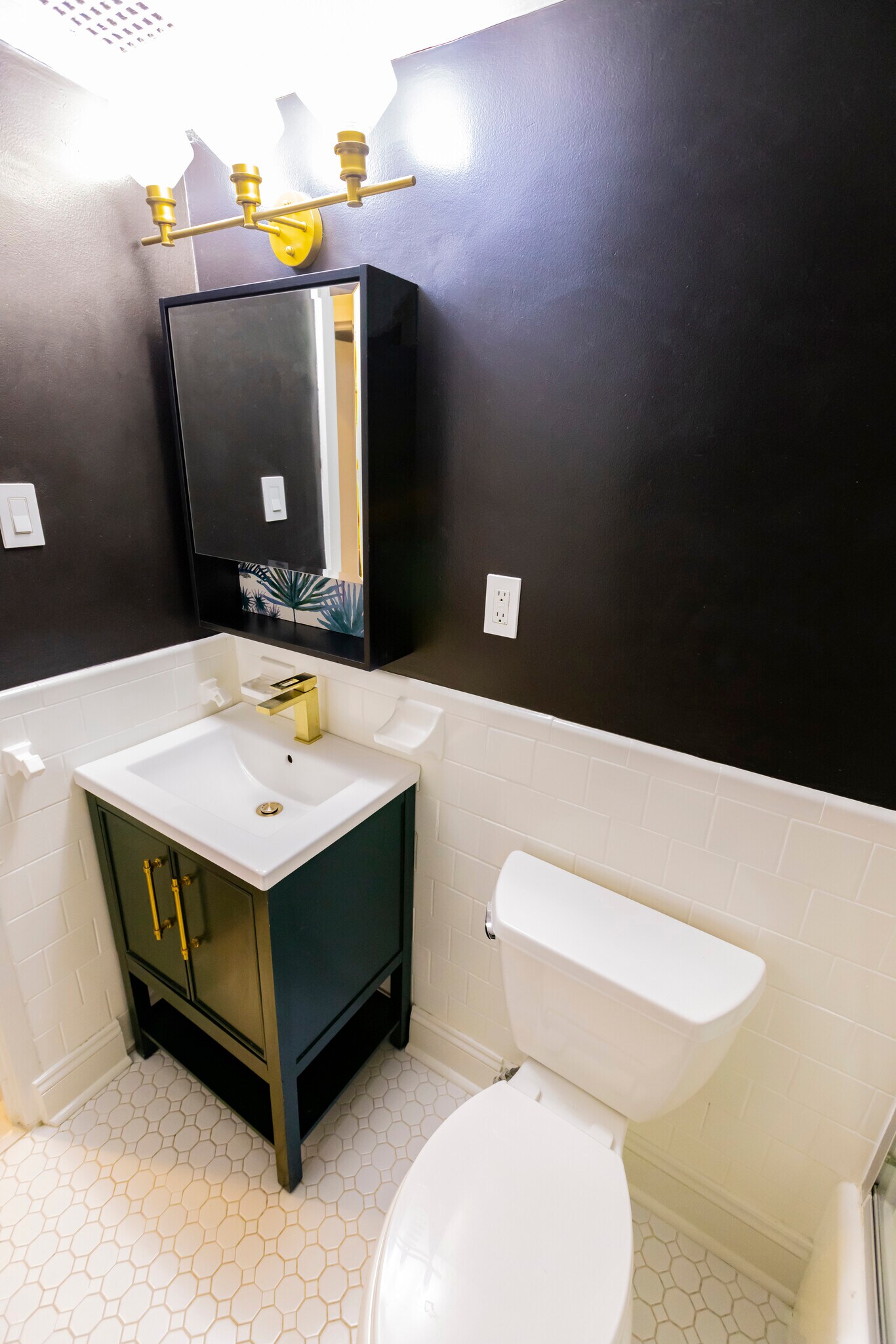 Building Photo - 575 Thayer Ave