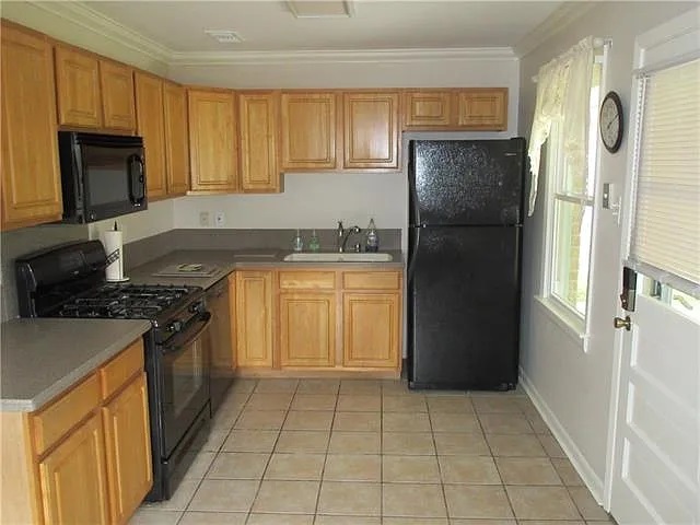 Kitchen - 1009 Cardinal Ave