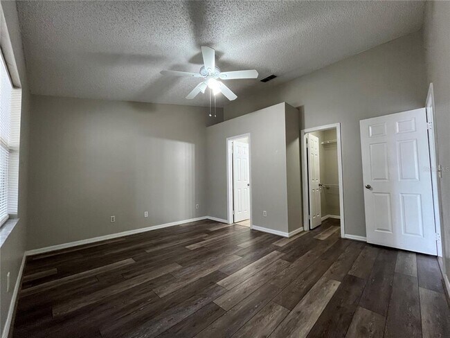 Building Photo - 1465 Tiverton Dr