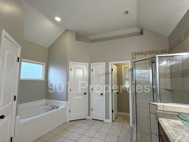 Building Photo - 3777 Pavilion Cir