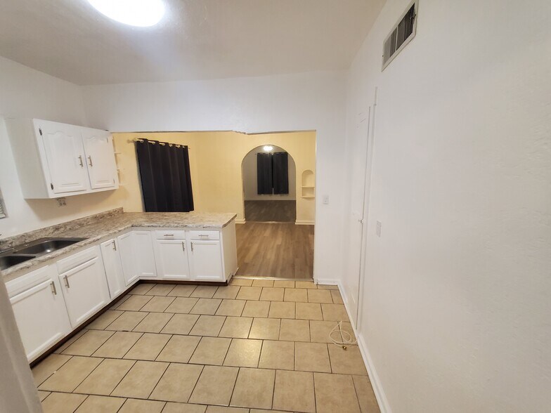 Kitchen overlooking Dinning Room and Living Room - 2008 N Copia St