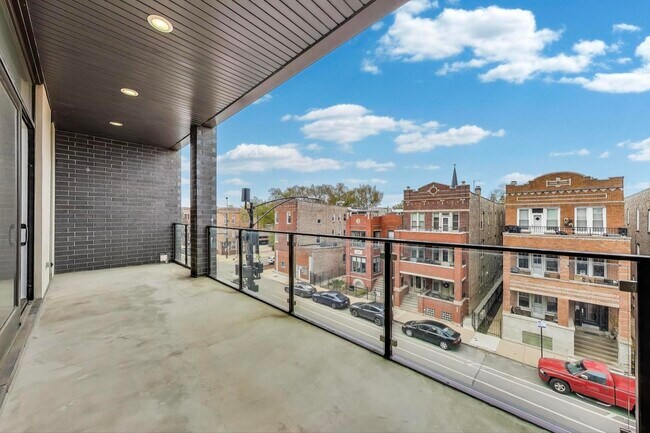 Building Photo - 2547 W Augusta Blvd