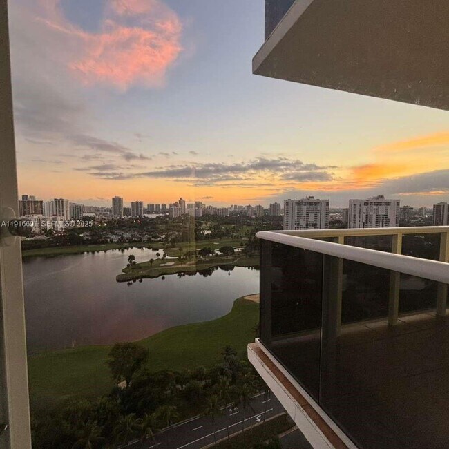 Building Photo - 3625 N Country Club Dr