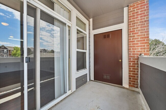 Building Photo - 3 Bedroom Condo in Aurora