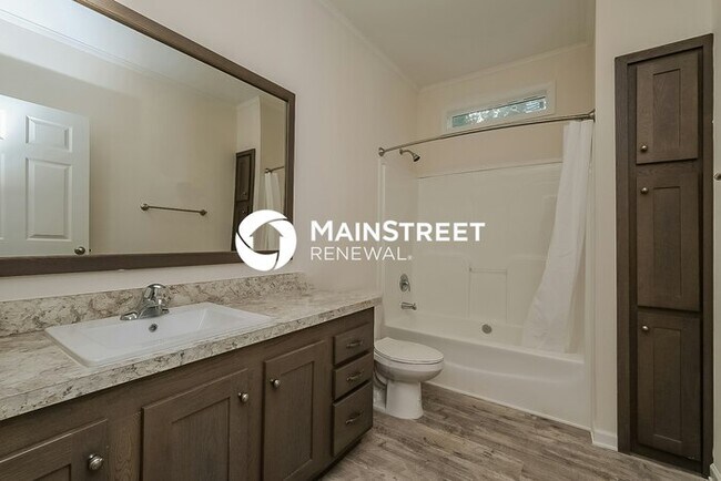 Building Photo - 4 Bedroom Pet-Friendly Home in St. Petersburg, FL with Main Street Renewal
