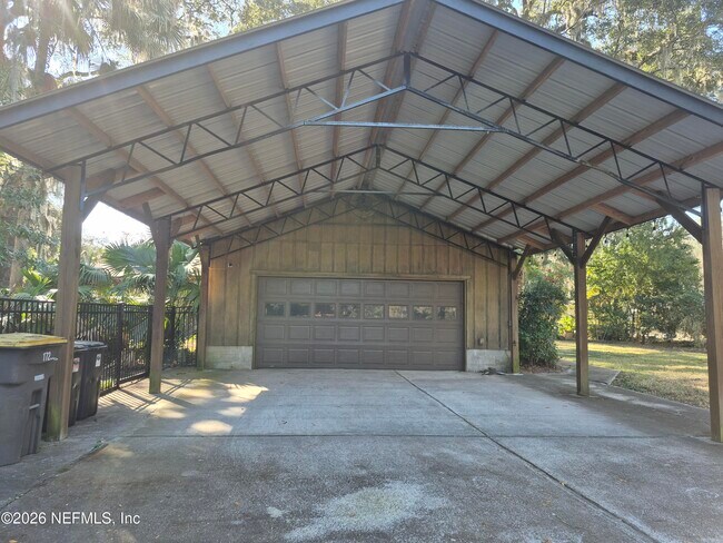 Building Photo - 1729 Coulee Ave