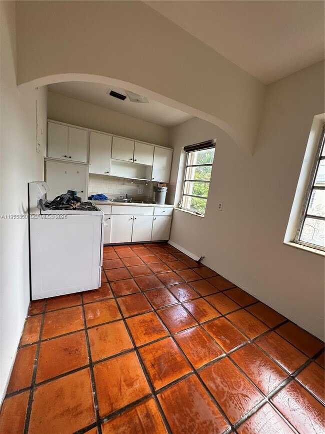 Building Photo - 1431 SW 37th Ave