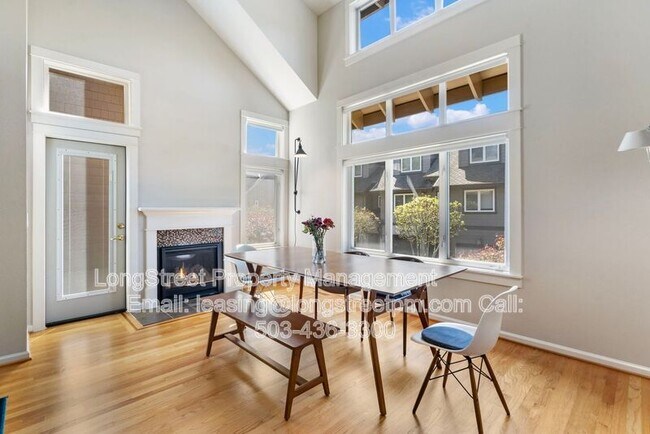 Building Photo - 10247 NW Village Heights Dr