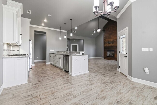 Building Photo - 1340 Sweetbriar Cir