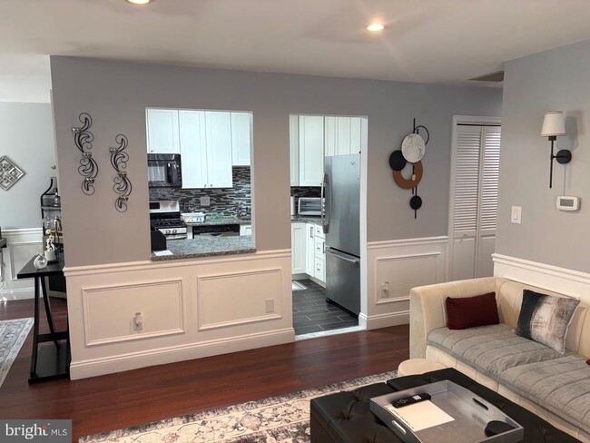 Building Photo - 310 Steeplechase Ct