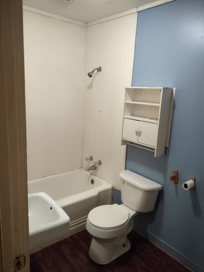 Building Photo - 1377 E Florida St