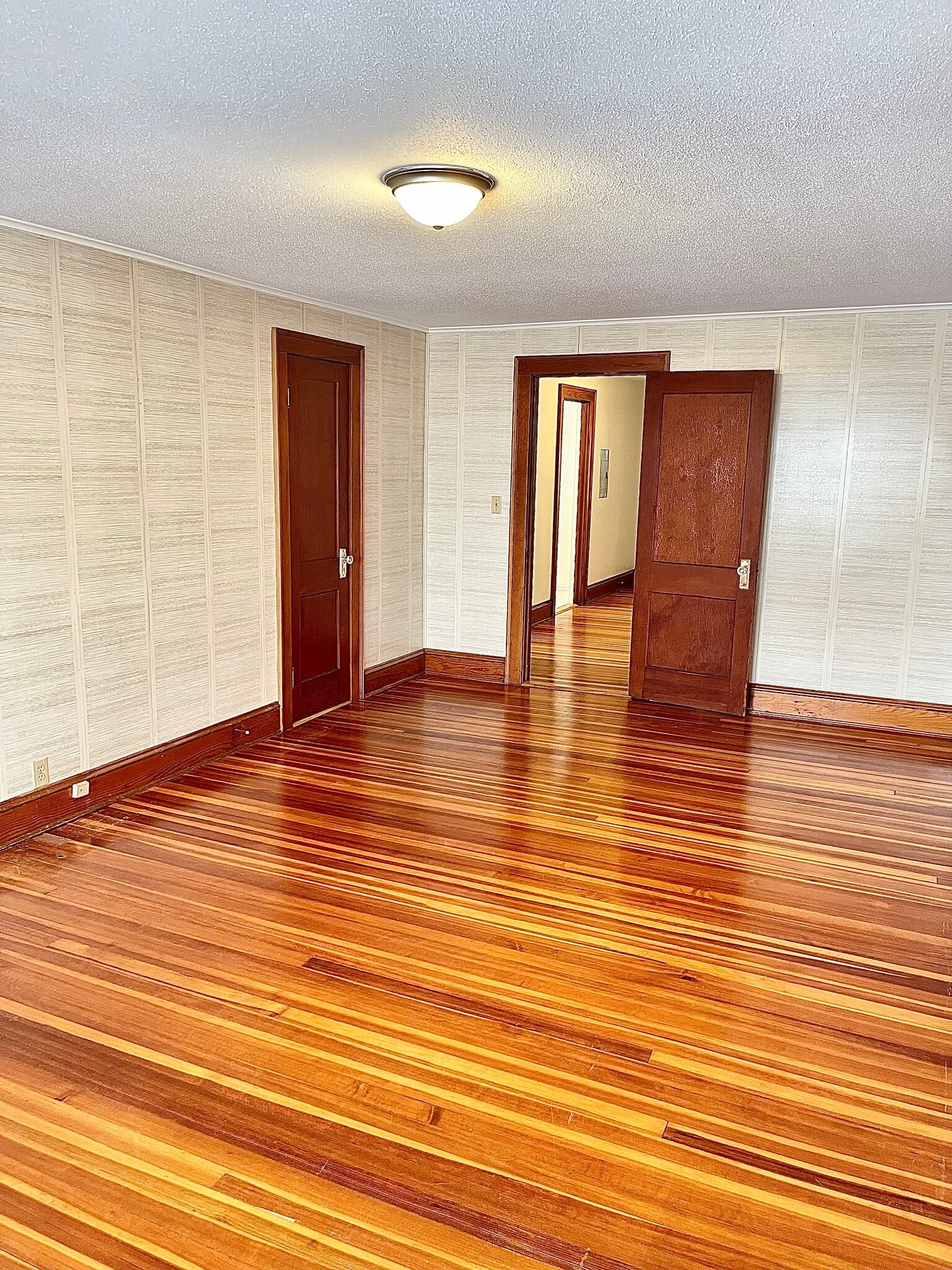 Living/dining space - 50 Bretton Rd