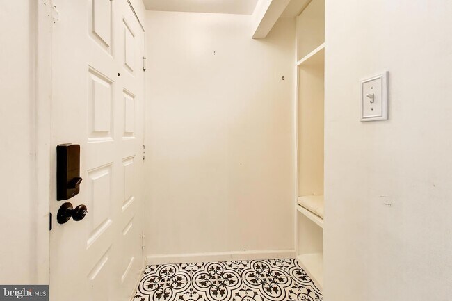Building Photo - 13117 Wonderland Way