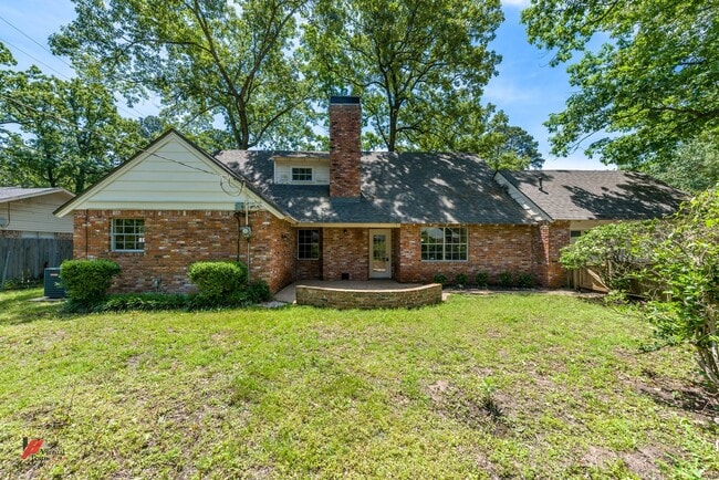 Building Photo - 656 Albemarle Dr