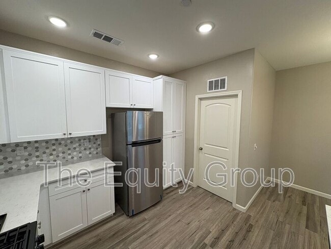 Building Photo - 4526 W Flagstaff Ave