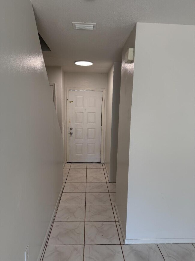 Building Photo - 135 Knotts Ln