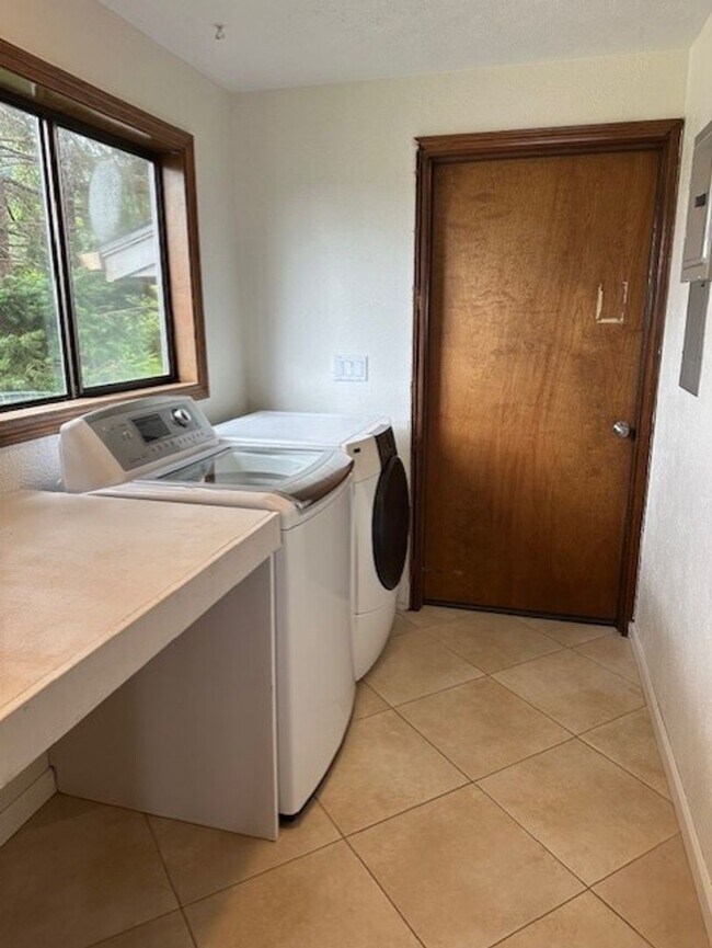 Building Photo - 94217 Terrace Garden Way