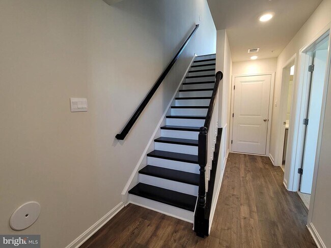 Building Photo - 762 Union St