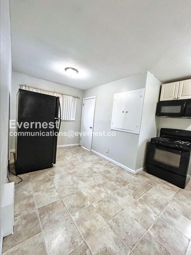 Building Photo - 5672 Parchester Dr