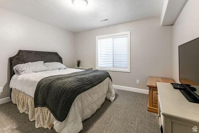 Building Photo - Awesome upgraded House w 2 car attached