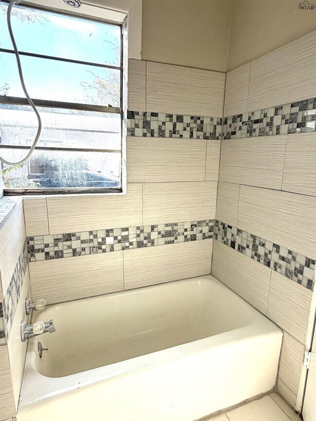 Building Photo - 2213 Bridwell St