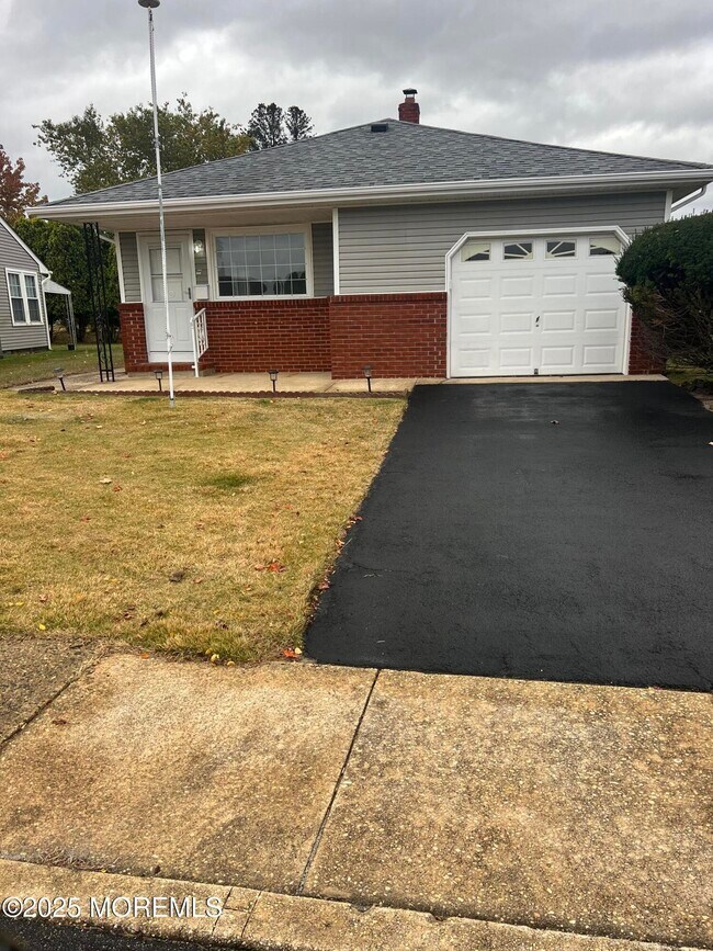 Primary Photo - 327 Curacao St