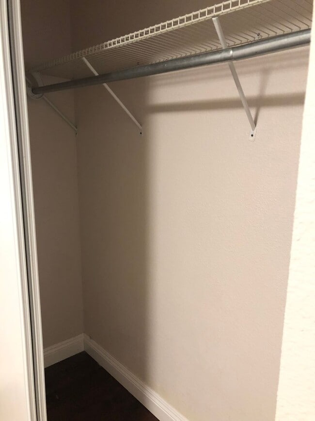 Building Photo - 4 BEDROOM / 2 BATH SINGLE FAMILY HOME W/ CASITA