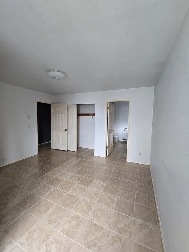 Building Photo - Condo in Blaine for Rent