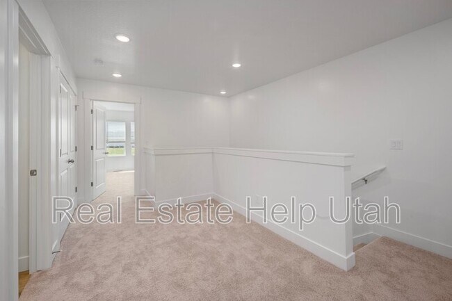 Building Photo - 285 W 1150 N