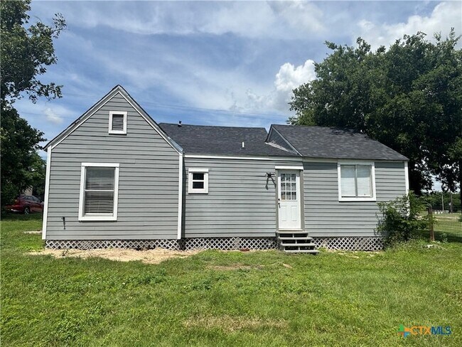 Building Photo - 1333 Main St