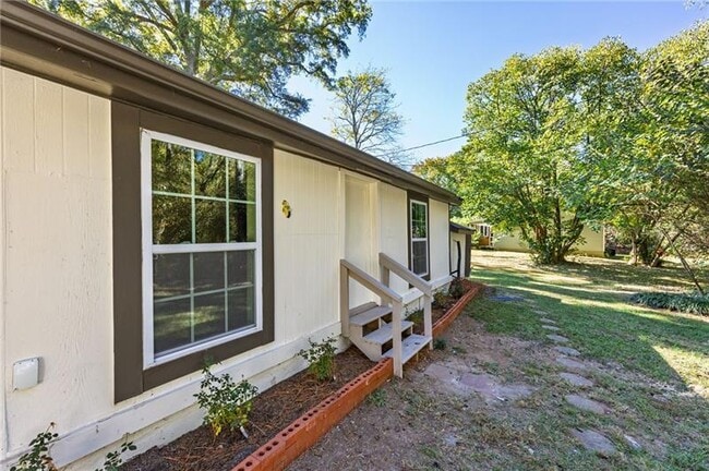 Building Photo - 24 E Iron Belt Rd SE