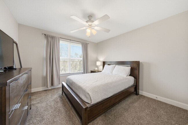 Building Photo - 1135 Charles Thomas Dr