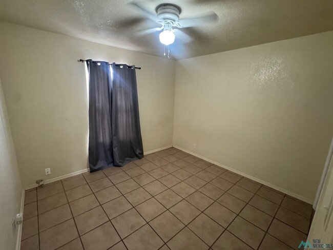 Building Photo - 1405 W Yucca Ave