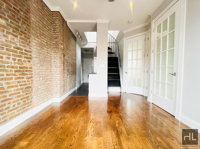 Building Photo - 232 Elizabeth St