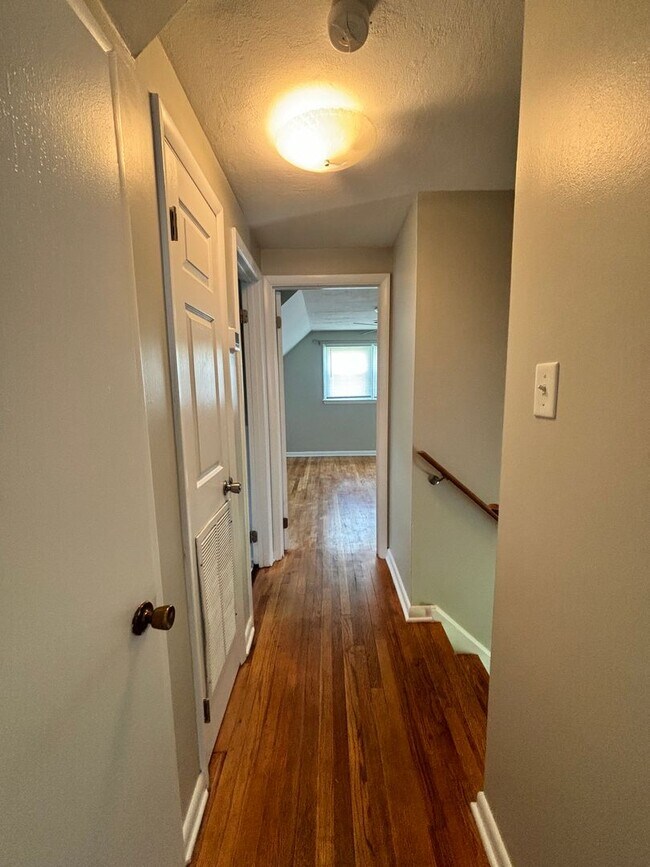 Building Photo - Eager to be in Northwoods? Check out Edgew...